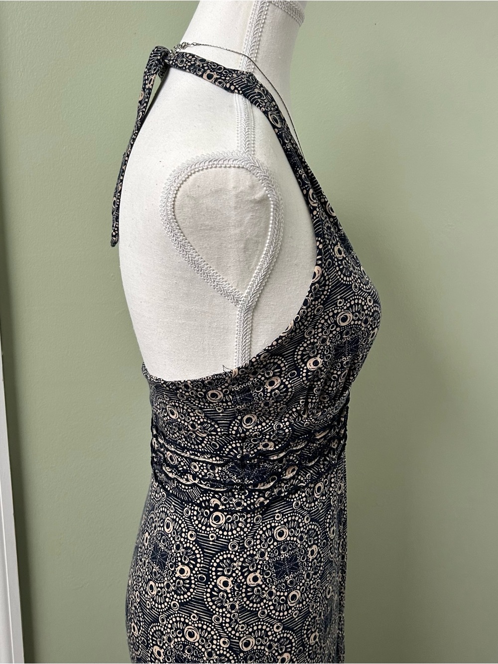 Patterned halter dress - Picture 3 of 7